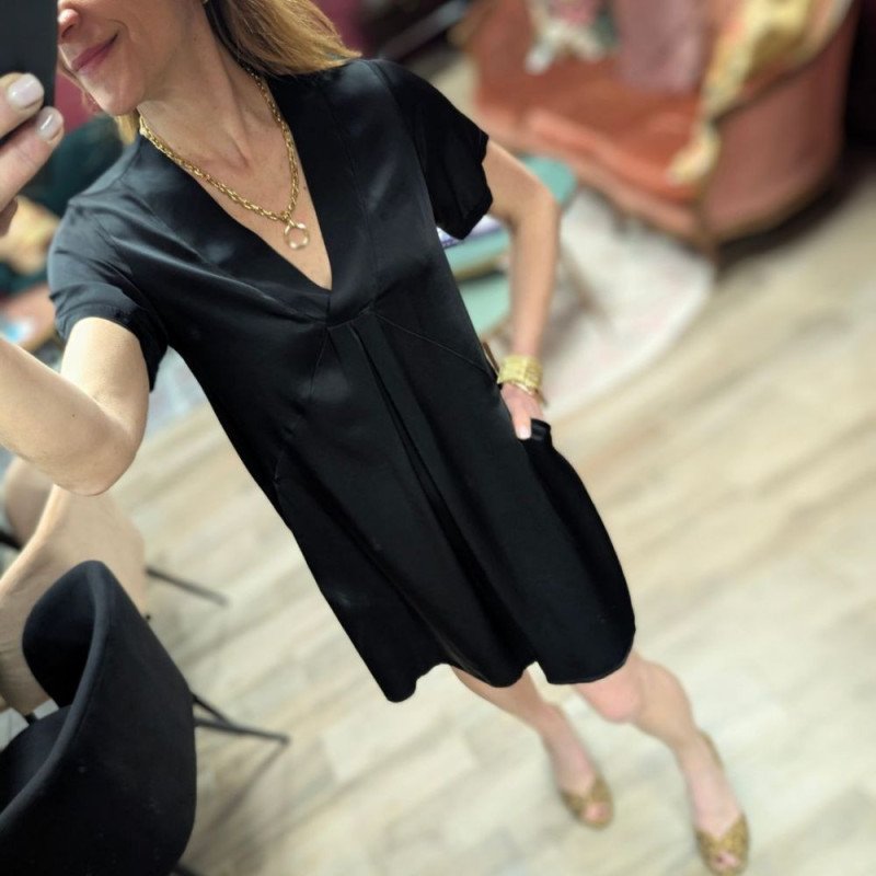 6533 ROBE COURTE COL V POCHE SILKY TOUCH NOIR
