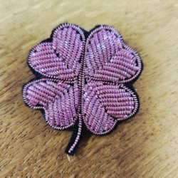 7654 BROCHE TREFLE ROSE